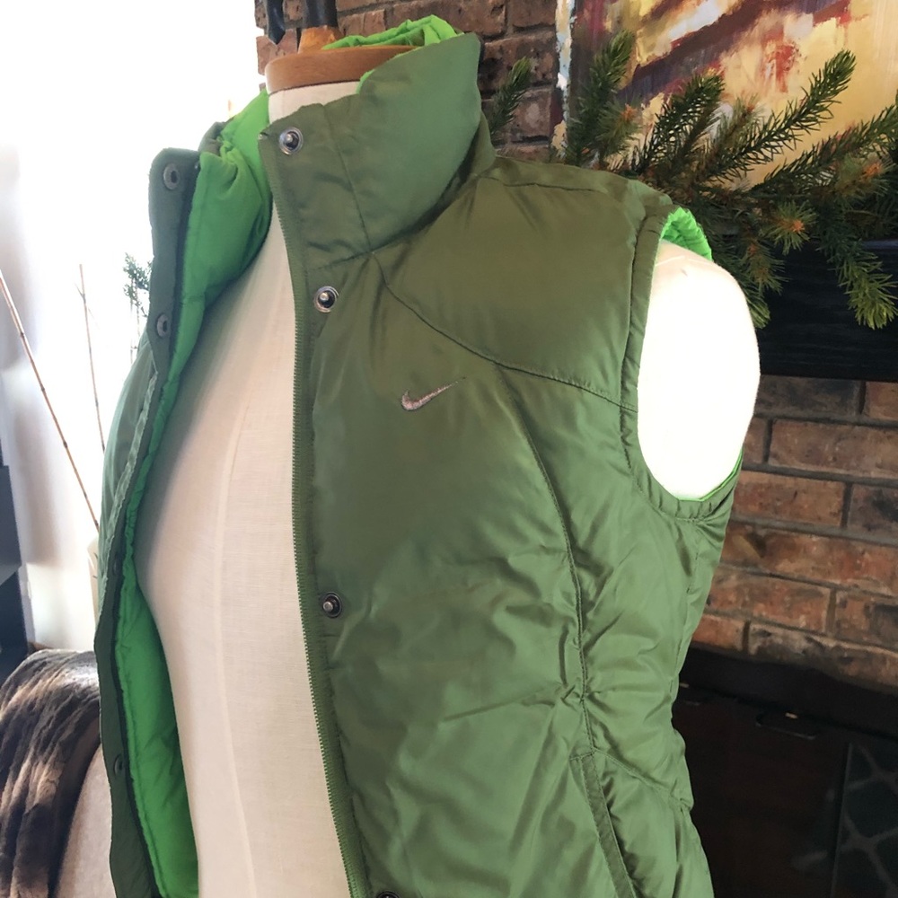Nike Women’s  Small Duck Down Revesabke  Zip Vest